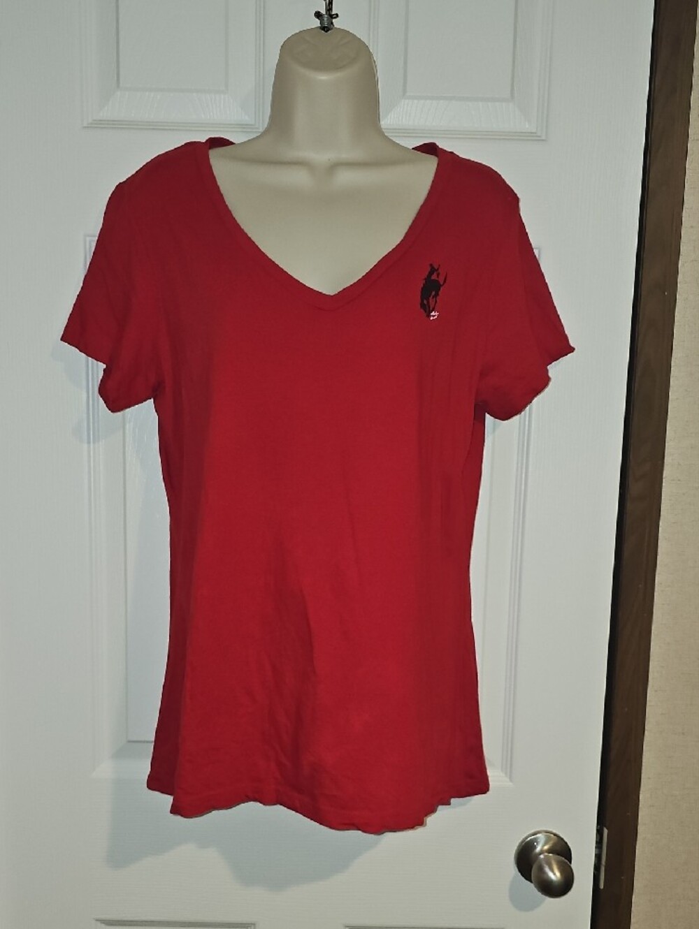 Pendleton Whisky Let’er Buck Women's Large V-Neck Red T-Shirt Used